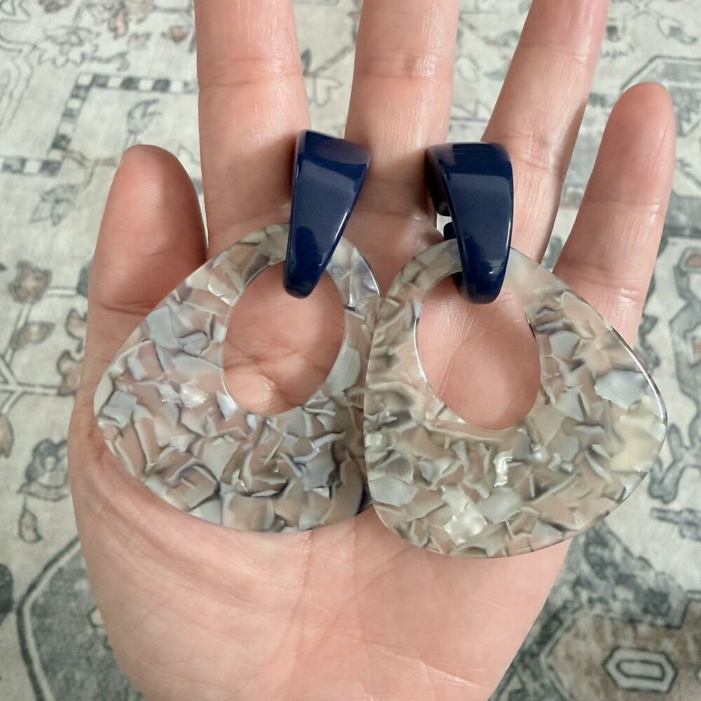 VTG 80s Resin Pierced Earrings Door Knocker Statement Marbled Grey Architectural